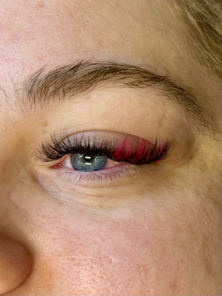 Lash set with colored accent lashes by Amanda