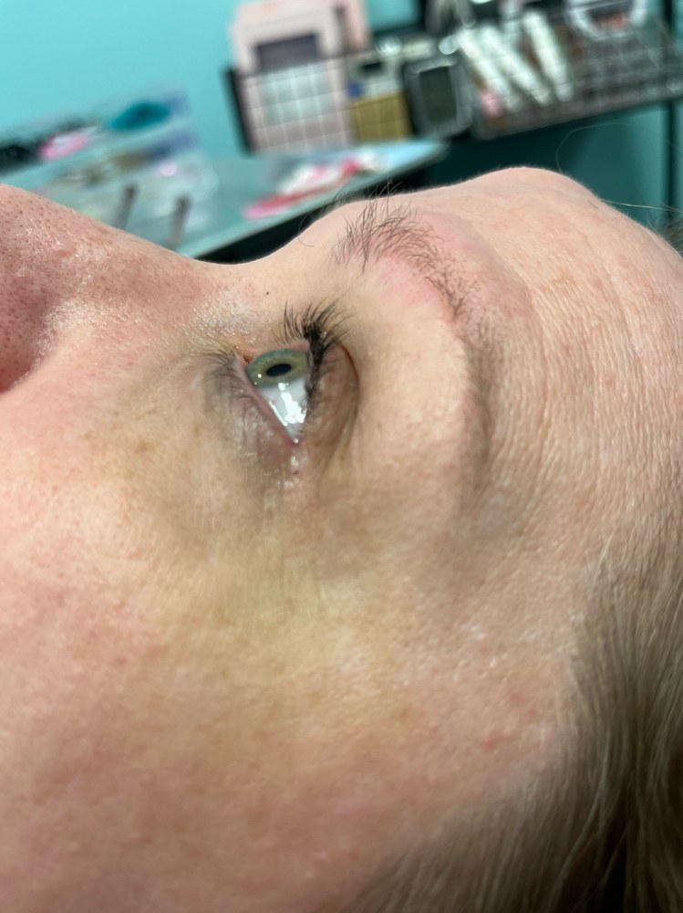 Lifted natural lashes