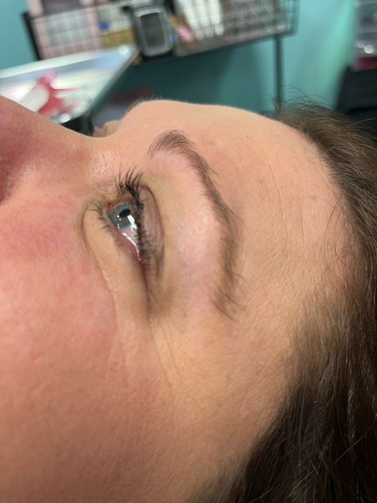 Tinted natural lashes